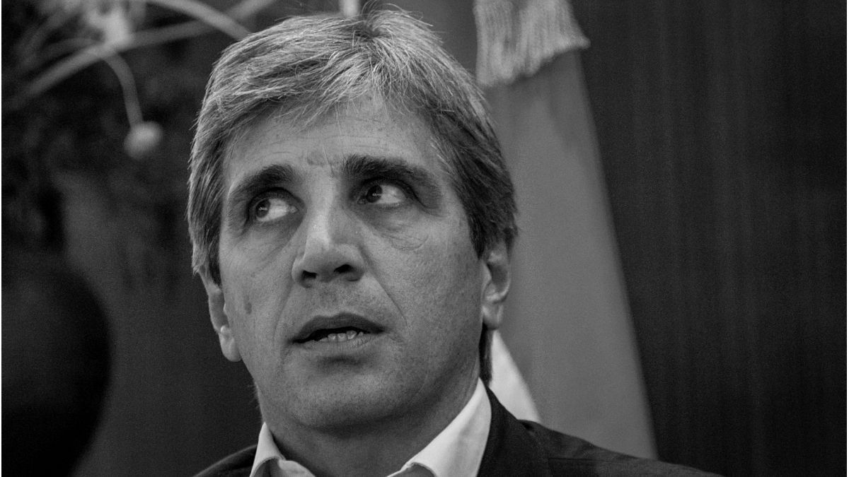 La industria no perdona: Escala la euforia por la frase de Luis Caputo - Urgente24 thumbnail