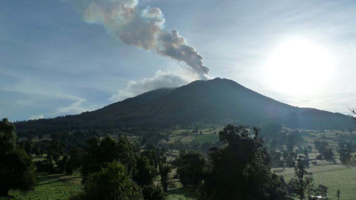 Erupción del volcán Turrialba desata la alerta máxima en Costa Rica