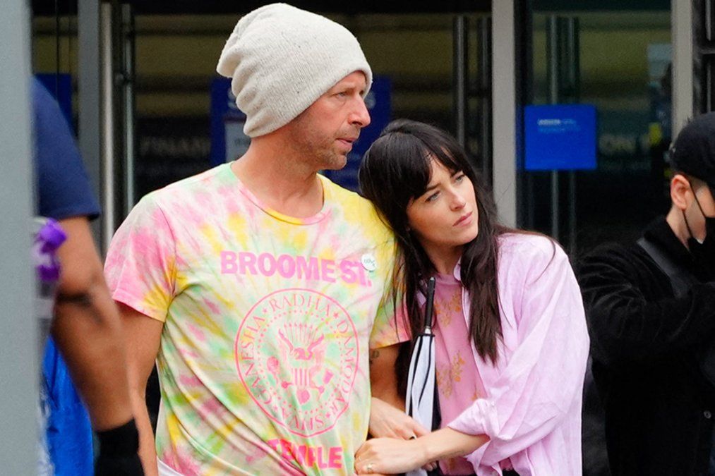 Dakota Johnson Marca La Cancha A Chris Martin En Argentina