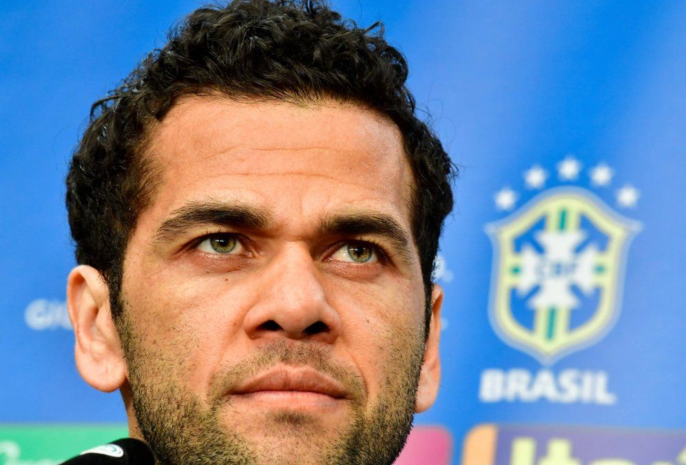 Dani Alves Fue Condenado A Cuatro A Os Y Medio De C Rcel