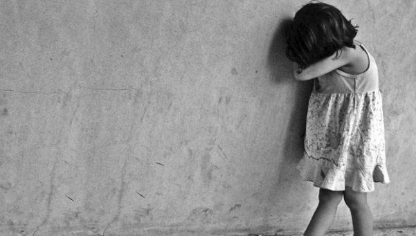 Tras confirmar su embarazo, la niña de 11 años pudo confesarle a su madre las situaciones de abuso que vivió junto a su padre, ahora detenido. Tras confirmar su embarazo, la niña de 11 años pudo confesarle a su madre las situaciones de abuso que vivió junto a su padre, ahora detenido.