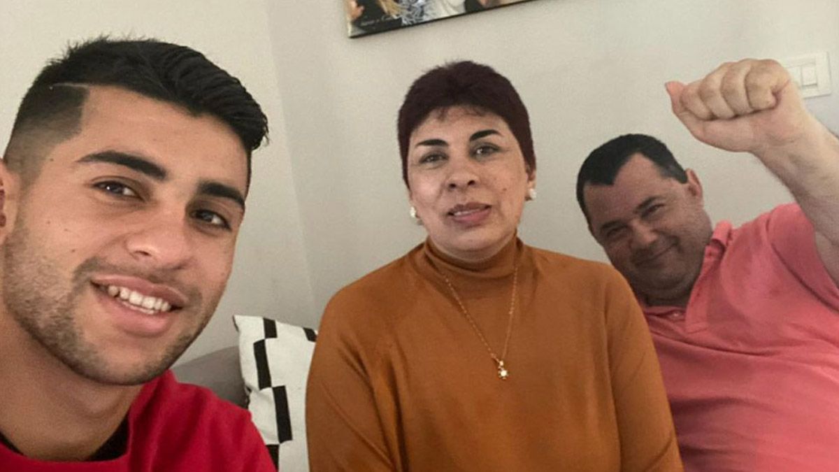 El defensor de la Selección, Cuti Romero y su padre, Victor. El defensor de la Selección, Cuti Romero y su padre, Victor. 
