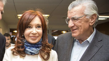 José Luis Gioja pasa sus horas como Cristina Kirchner, sin cargos e internado (pero sin tobillera)