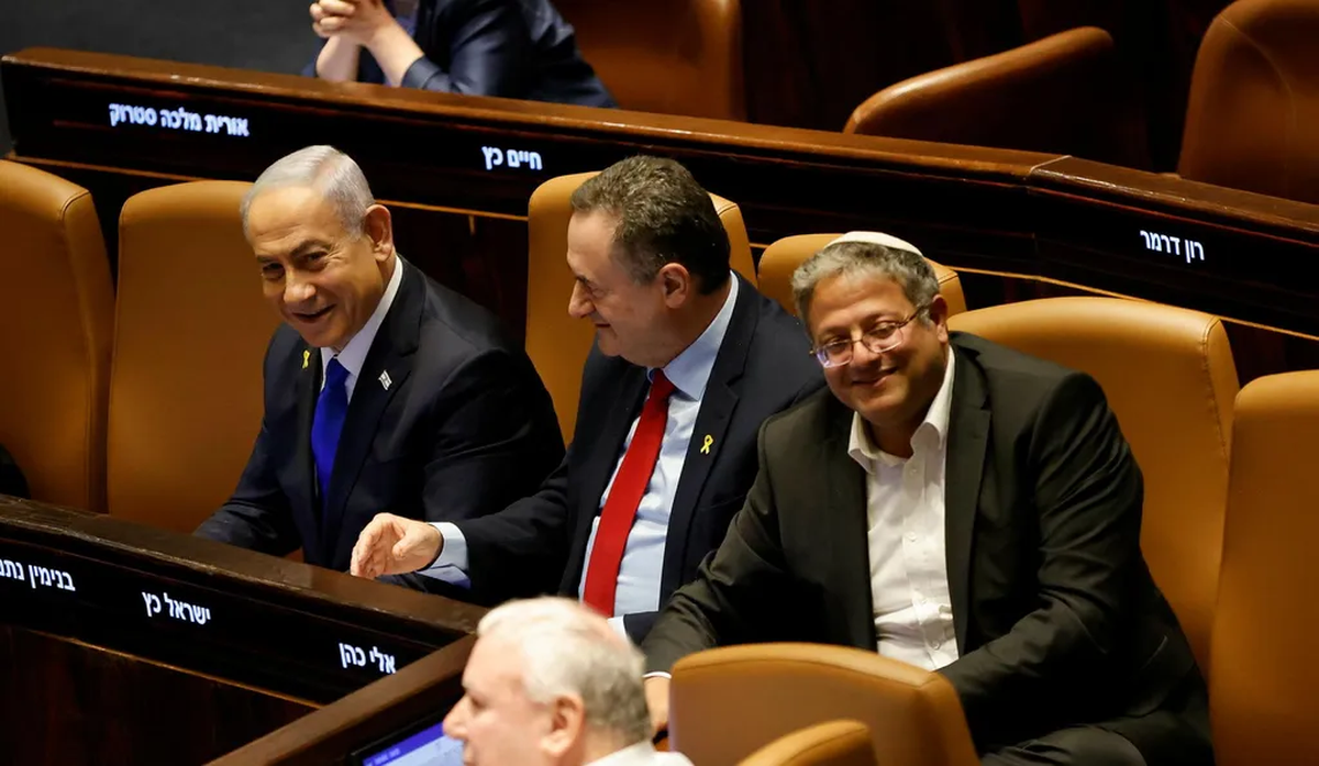 El primer ministro, Benjamin Netanyahu, el ministro de Asuntos Exteriores, Israel Katz, y el ministro de Seguridad Nacional, Itamar Ben-Gvir, en la Knesset. El primer ministro, Benjamin Netanyahu, el ministro de Asuntos Exteriores, Israel Katz, y el ministro de Seguridad Nacional, Itamar Ben-Gvir, en la Knesset.