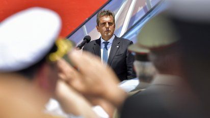 Sergio Massa: Elogios y promesa a FFAA, decreto por Malvinas