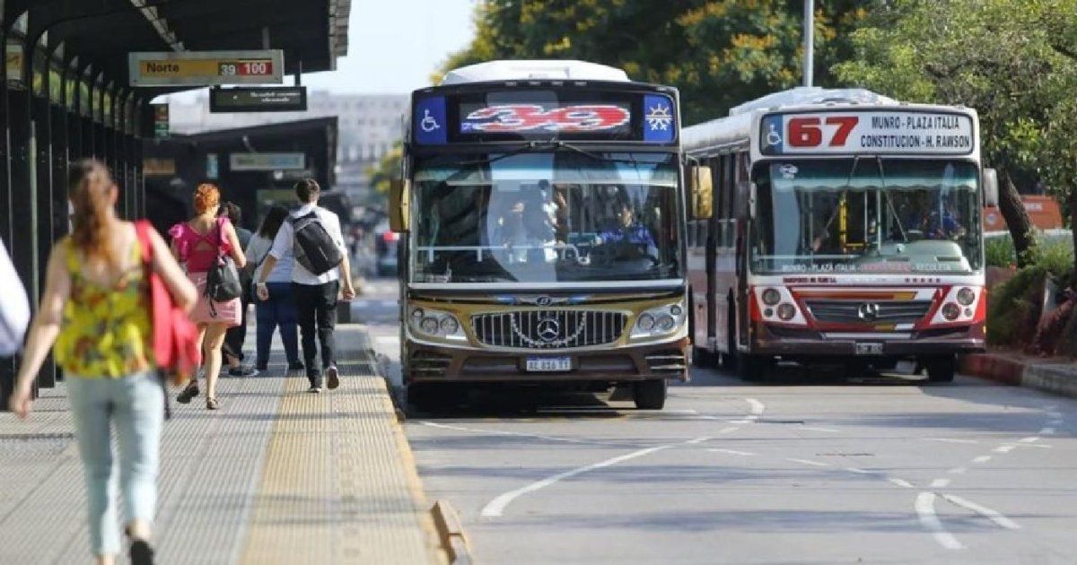 Hubo acuerdo salarial y no habrá paro de colectivos.