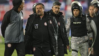 RicardoCaruso Lombardi debutó en Miramar Misiones de Uruguay con una derrota anteNacional 2-1 pero explotó contra el arbitraje y el VAR. RicardoCaruso Lombardi debutó en Miramar Misiones de Uruguay con una derrota anteNacional 2-1 pero explotó contra el arbitraje y el VAR.