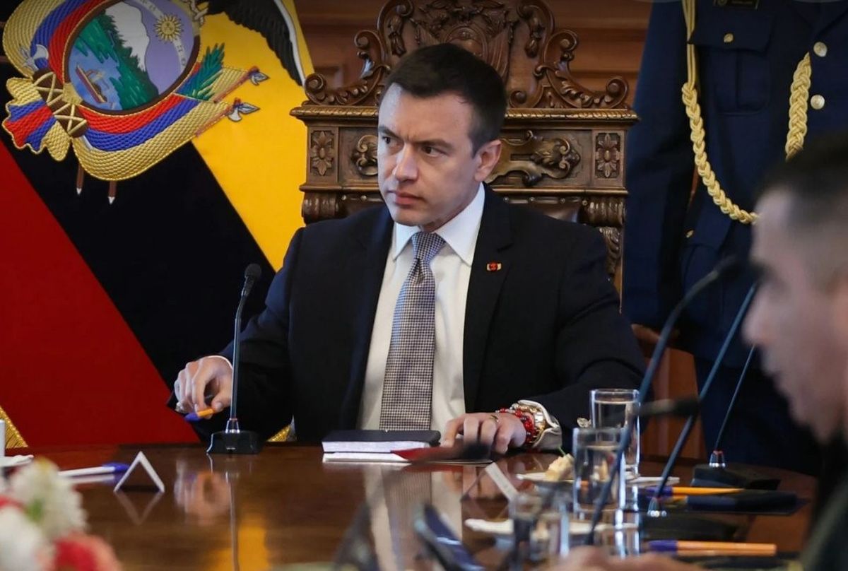 Daniel Noboa, presidente de Ecuador, decretó toque de queda en casi todo Ecuador, lo que podría afectar la vuelta de Boca al país. Daniel Noboa, presidente de Ecuador, decretó toque de queda en casi todo Ecuador, lo que podría afectar la vuelta de Boca al país.