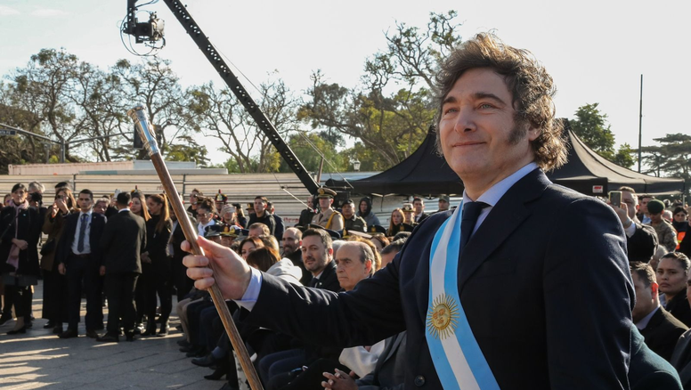 El sable corvo de San Martín, dijo Milei