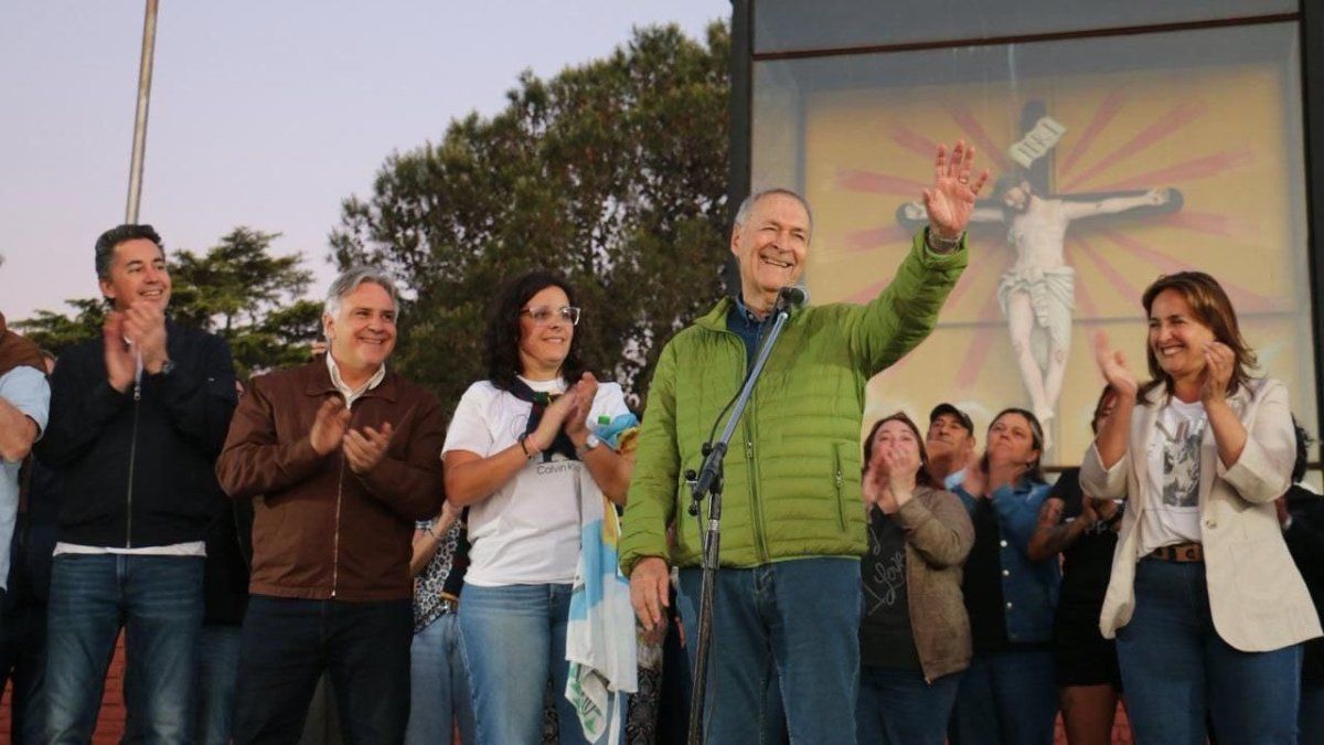 Schiaretti celebrando un triunfo en Reducción.&nbsp;