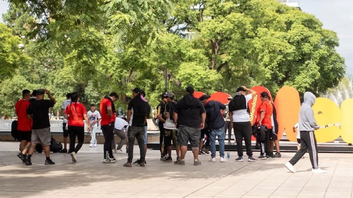 Mendoza,a través de su Ministerio de Seguridad, solicitó el derecho de admisión para 23barras de Colo Colo por delitos y contravenciones.