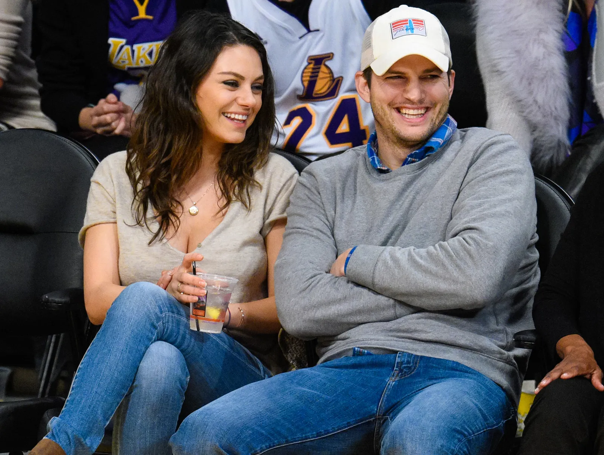 Mila Kunis y Aston Kutcher, famosos quienes intervinieron en el conflicto bélico entre Ucrania y Rusia.