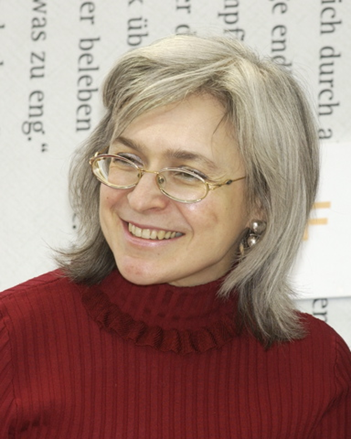 Politkovskaya viajó a menudo al Cáucaso norte y escribió reportajes muy premiados sobre muerte, tortura y secuestros. Fue lapidaria con el líder checheno, Ramzán Kadýrov y con el régimen de Vladimir Putin. Politkovskaya viajó a menudo al Cáucaso norte y escribió reportajes muy premiados sobre muerte, tortura y secuestros. Fue lapidaria con el líder checheno, Ramzán Kadýrov y con el régimen de Vladimir Putin.