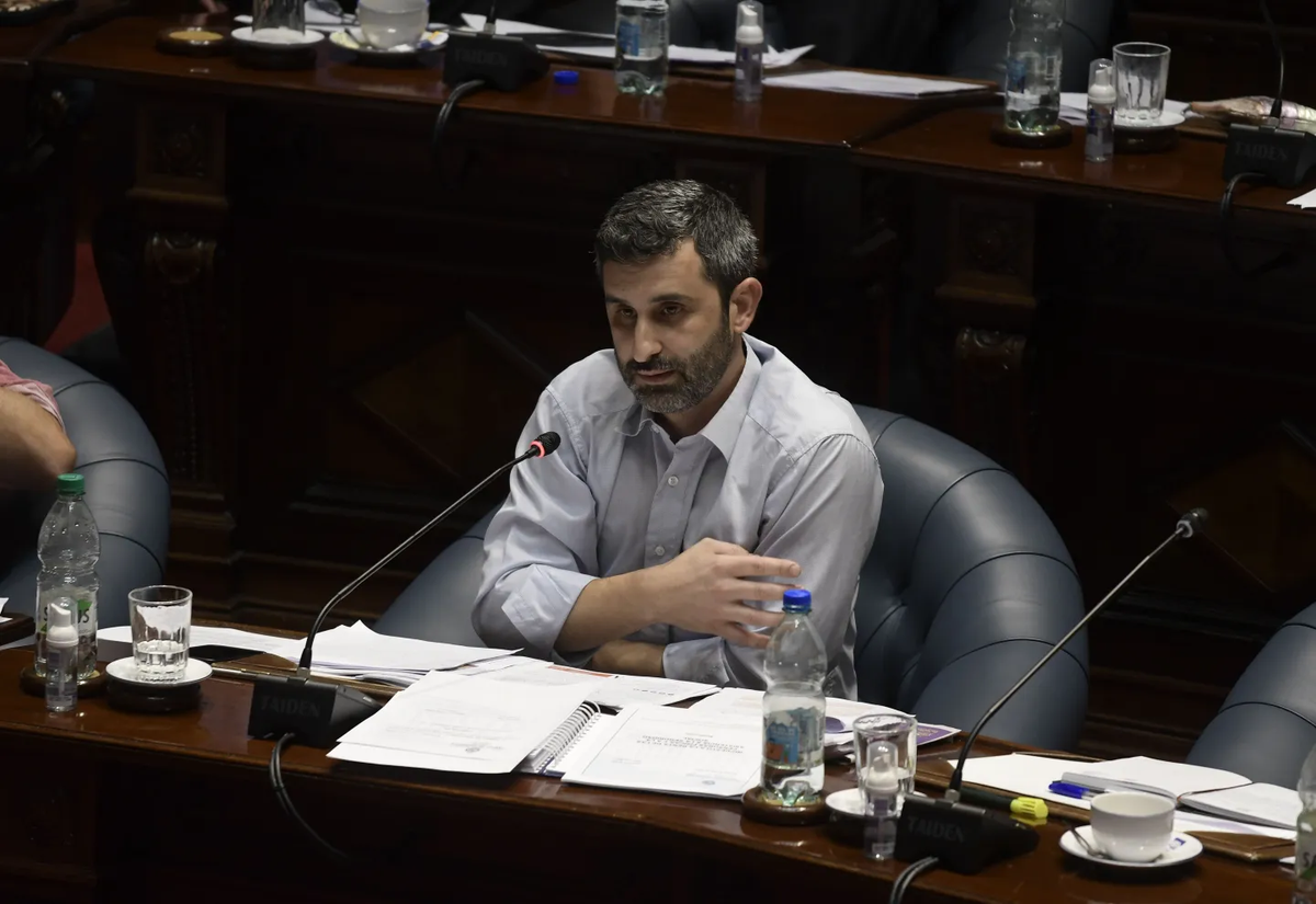 Daniel Caggiani, senador del Frente Amplio que instaló la idea de una 'pesada herencia' que Lacalle Pou dejó al gobierno. | GENTILEZA DE IMAGEN DIARIO EL PAÍS Daniel Caggiani, senador del Frente Amplio que instaló la idea de una 'pesada herencia' que Lacalle Pou dejó al gobierno. | GENTILEZA DE IMAGEN DIARIO EL PAÍS