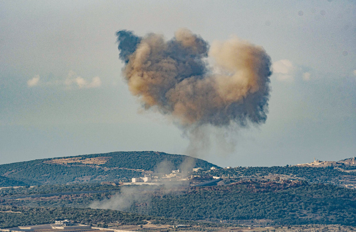 El humo se eleva durante un intercambio de disparos entre las FDI y Hezbollah en la frontera entre Israel y el Líbano, a principios de este mes. (crédito: AYAL MARGOLIN/FLASH90) El humo se eleva durante un intercambio de disparos entre las FDI y Hezbollah en la frontera entre Israel y el Líbano, a principios de este mes. (crédito: AYAL MARGOLIN/FLASH90)