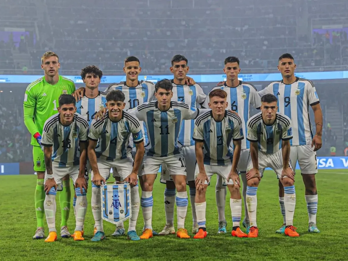 Argentina derrotó en su debut a Uzbekistán por 2 a 1.