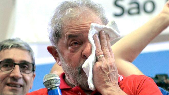 Lula ya había quedado bajo la lula en la declaración premiada del ex senador Delcídio Amaral, que citó a Lula en un supuesto esquema para callar al delator Nestor Cerveró.
