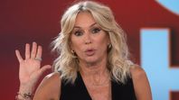 Yanina Latorre quedó metida en un nuevo cruce mediático y la destrozaron en LN+ después de atacar a una colega que denunció el abuso de un reconocido conductor. Foto: América TV Yanina Latorre quedó metida en un nuevo cruce mediático y la destrozaron en LN+ después de atacar a una colega que denunció el abuso de un reconocido conductor. Foto: América TV
