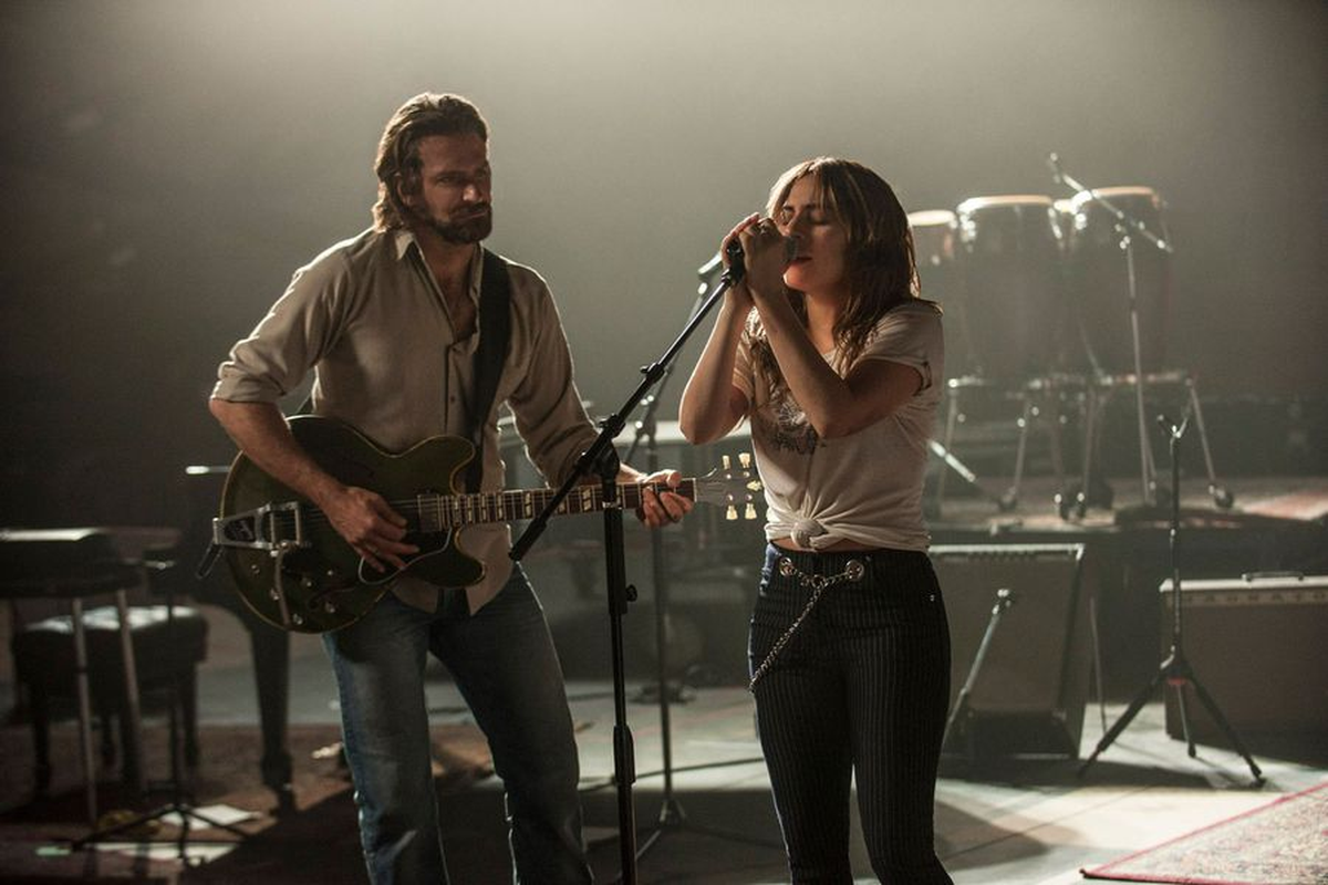 Lady Gaga junto a Bradley Cooper en Nace una Estrella.