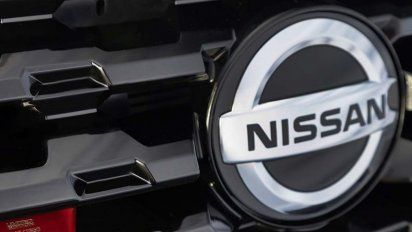Nissan refrescó un auto en peligro de extinción