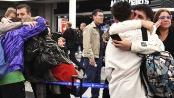 Una imagen vale más que mil palabras: la llegada de alumnos de Santa Fe a Argentina. Una imagen vale más que mil palabras: la llegada de alumnos de Santa Fe a Argentina.