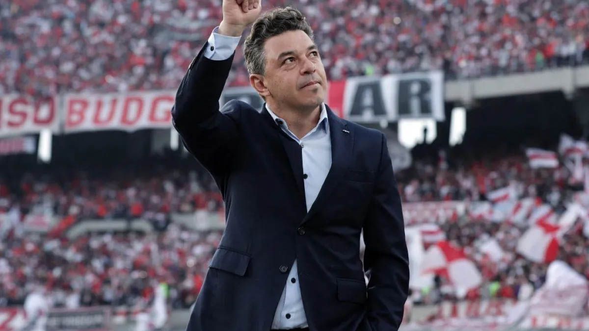 Marcelo Gallardo fue confirmado este miércoles (31/07) como nuevo de DT de River y asumirá el próximo lunes (05/08) a poco del cierre del libro de pases. Marcelo Gallardo fue confirmado este miércoles (31/07) como nuevo de DT de River y asumirá el próximo lunes (05/08) a poco del cierre del libro de pases.