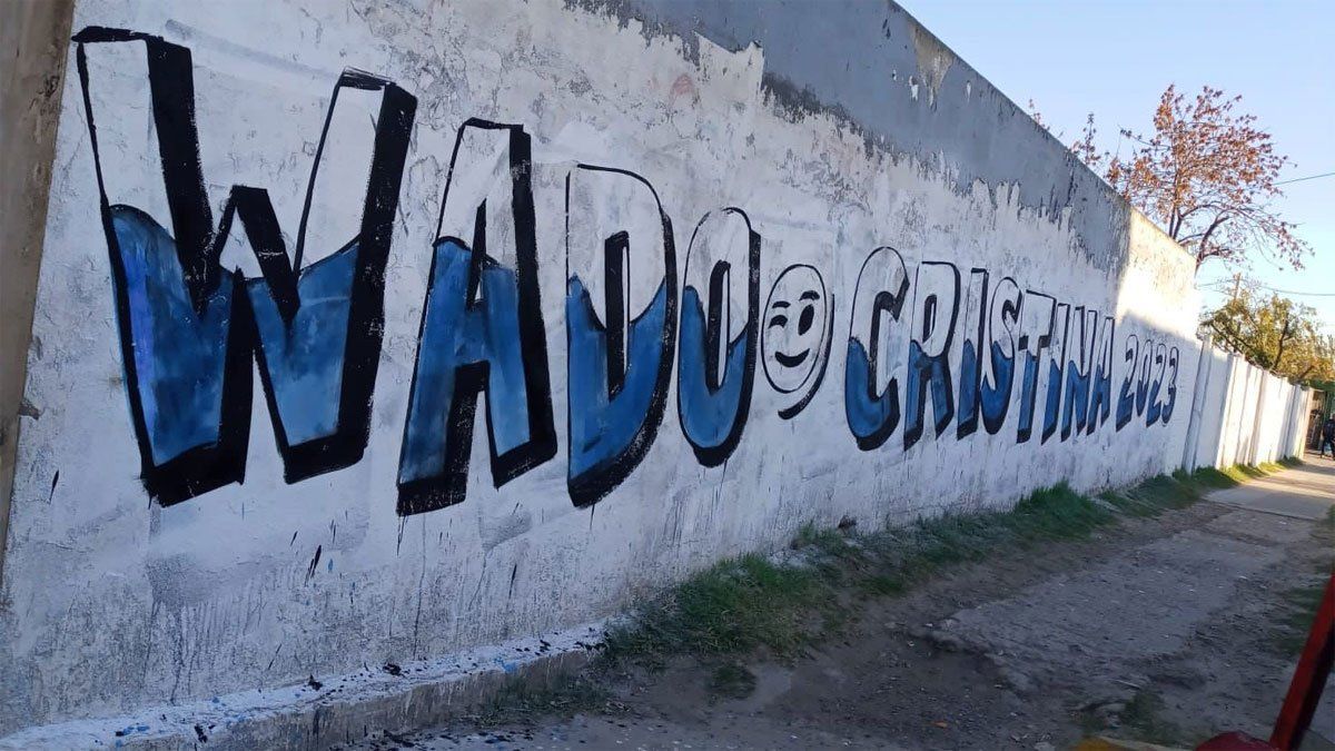 Una de las pintadas promocionando a 'Wado' de Pedro que se esparcieron en el Conurbano después de la carta de CFK.