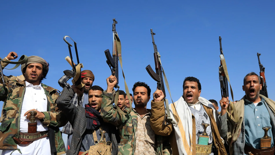 Guerra sin cuartel por el control del estrecho de Bab el-Mandeb: hutíes vs fuerzas tribales