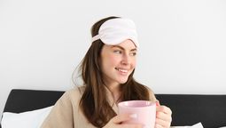 Bebida natural para relajarte y dormir mejor / Imagen de Benzoix en Freepik. Bebida natural para relajarte y dormir mejor / Imagen de Benzoix en Freepik.