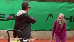 La nueva longevidad abre muchas posibilidades para que los adultos mayores busquen felicidad. A los 92 años, Ana Obarrio no solo juega tenis sino que entrena para competir a nivel internacional.