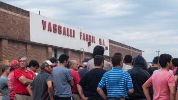 Fracasó la audiencia y los trabajadores de Vassalli se volverán a reunir para definir los pasos a seguir. Fracasó la audiencia y los trabajadores de Vassalli se volverán a reunir para definir los pasos a seguir.