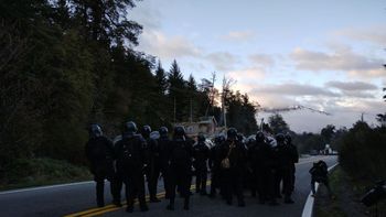 El CELS exige respuestas de Nación por el despliegue de las fuerzas de seguridad contra los mapuches en Mascardi. El CELS exige respuestas de Nación por el despliegue de las fuerzas de seguridad contra los mapuches en Mascardi.