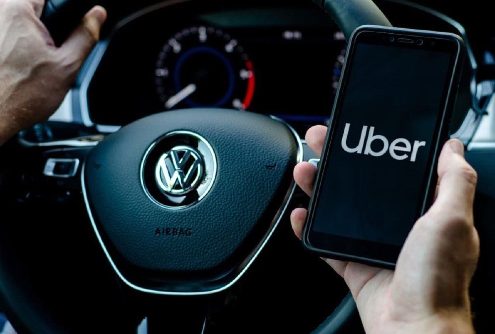 El plan para que Uber circule sin multas y los taxis tiemblen