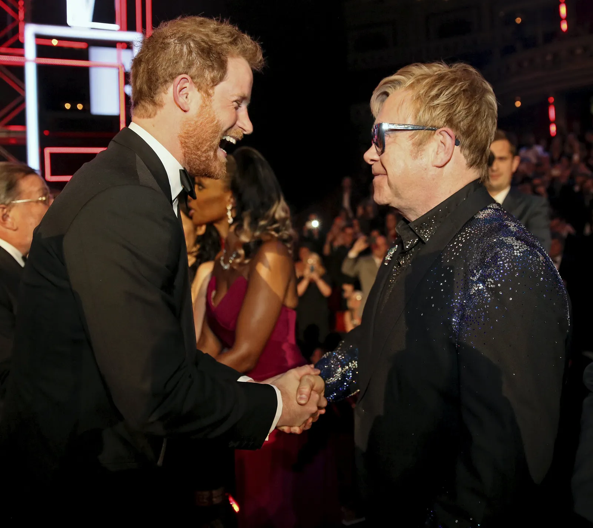 Elton John junto al príncipe Harry.