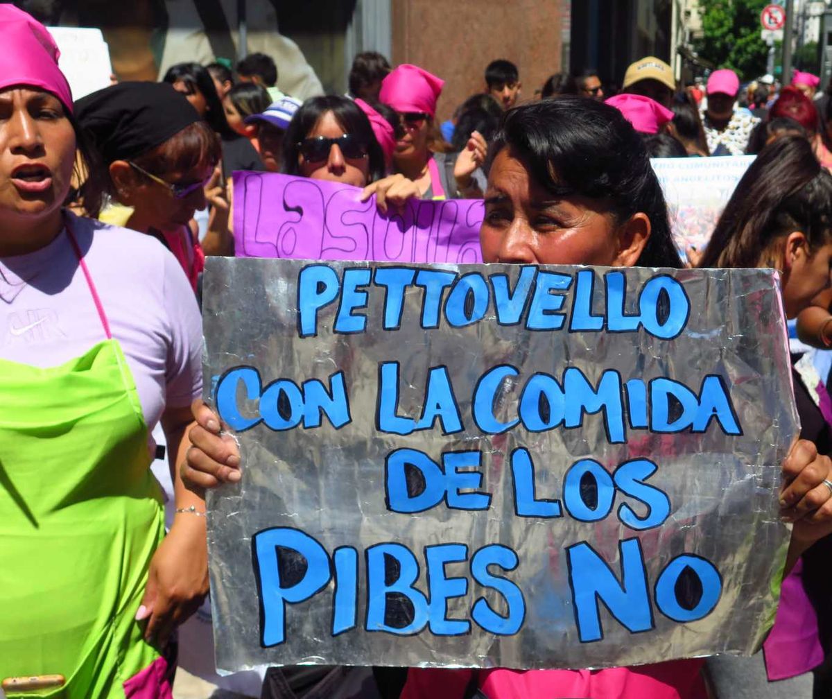 Somos Barrios de Pie se movilizará hacia la Quinta Presidencial de Olivos en protesta ante la "falta de alimentos en los comedores comunitarios". Somos Barrios de Pie se movilizará hacia la Quinta Presidencial de Olivos en protesta ante la "falta de alimentos en los comedores comunitarios".