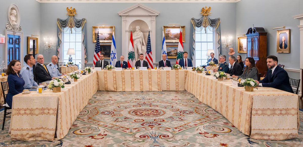 Delegaciones de Estados Unidos, Israel y Líbano, incluyendo a Marco Rubio y Ruthie Blum, se reúnen en una mesa de diálogo. | GENTILEZA AFP Delegaciones de Estados Unidos, Israel y Líbano, incluyendo a Marco Rubio y Ruthie Blum, se reúnen en una mesa de diálogo. | GENTILEZA AFP