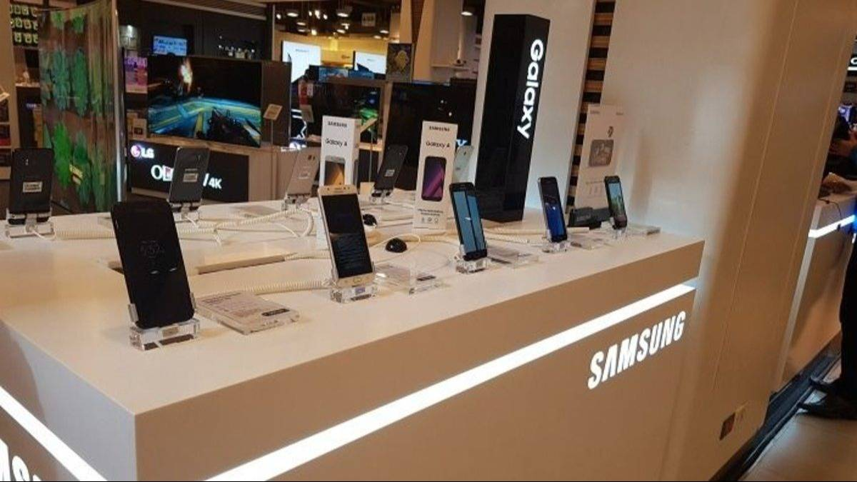 Supermercados liquidan celulares a precios bomba. Supermercados liquidan celulares a precios bomba.