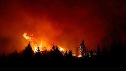 El fuego no da respiro.
