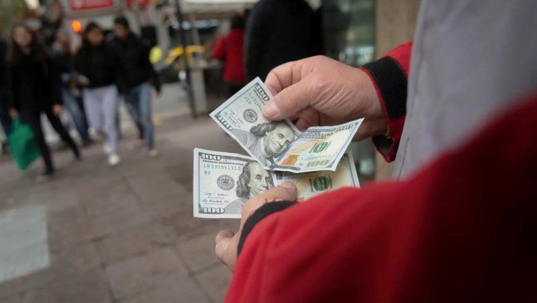 El dólar cripto se disparó y Milei redobló la apuesta