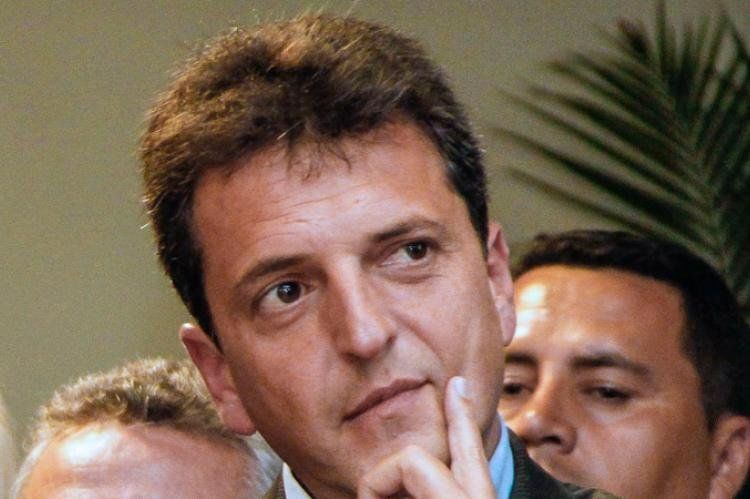 Quién mantiene la duda es el ya mencionado intendente de Tigre, Massa, el de la mejor imagen de los cuatro, menor imagen negativa, más joven y mucho más para ganar que para perder.