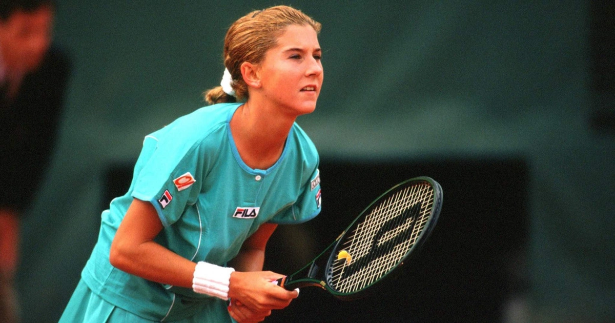 Monica Seles competía como tenista profesional desde los 15 años y estaba en camino a ser la mejor de todos los tiempos. Antes de cumplir los 20 años, ya ostentaba nueve Grand Slams, el torneo más importante de este deporte.