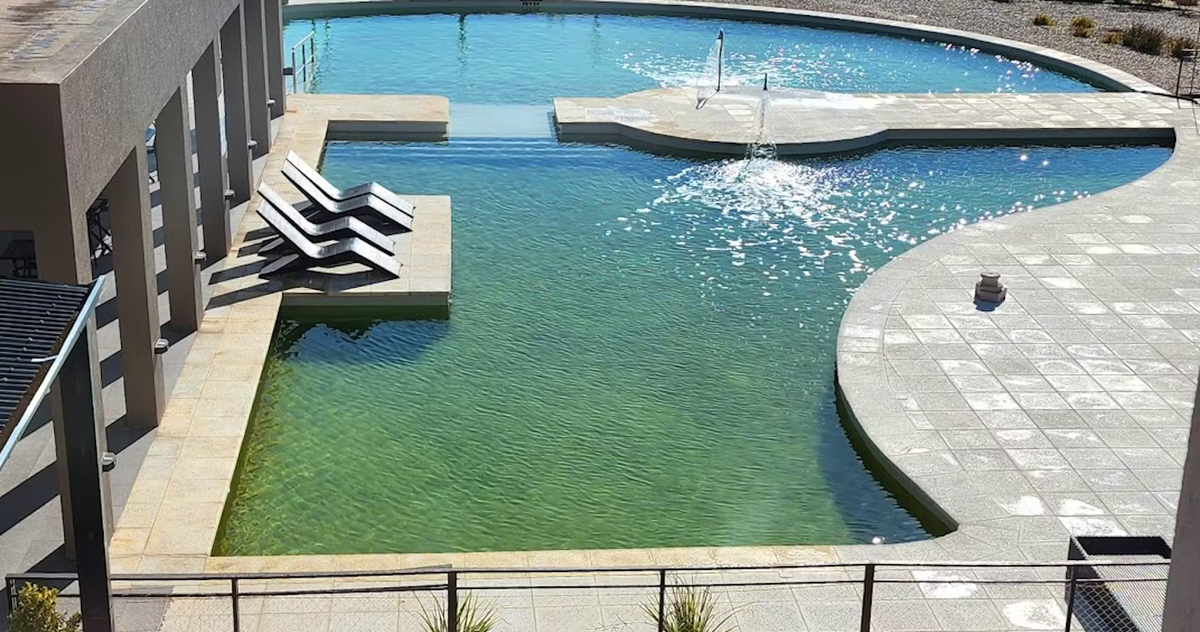 Una de las impresionantes piscinas del hotel. Una de las impresionantes piscinas del hotel.