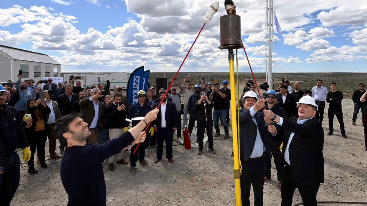 Losgobernadores de Chubut, Ignacio Torres, de Río Negro, Alberto Weretilneck, y deNeuquén, Rolando Figueroa, inauguraron obras de gas en la Patagonia.