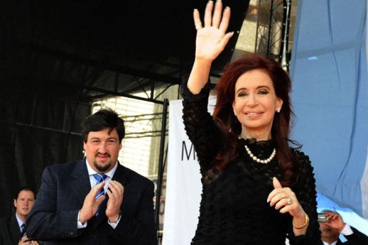 Maurice Closs aplaude a Cristina Fernández. (Foto archivo: NA)