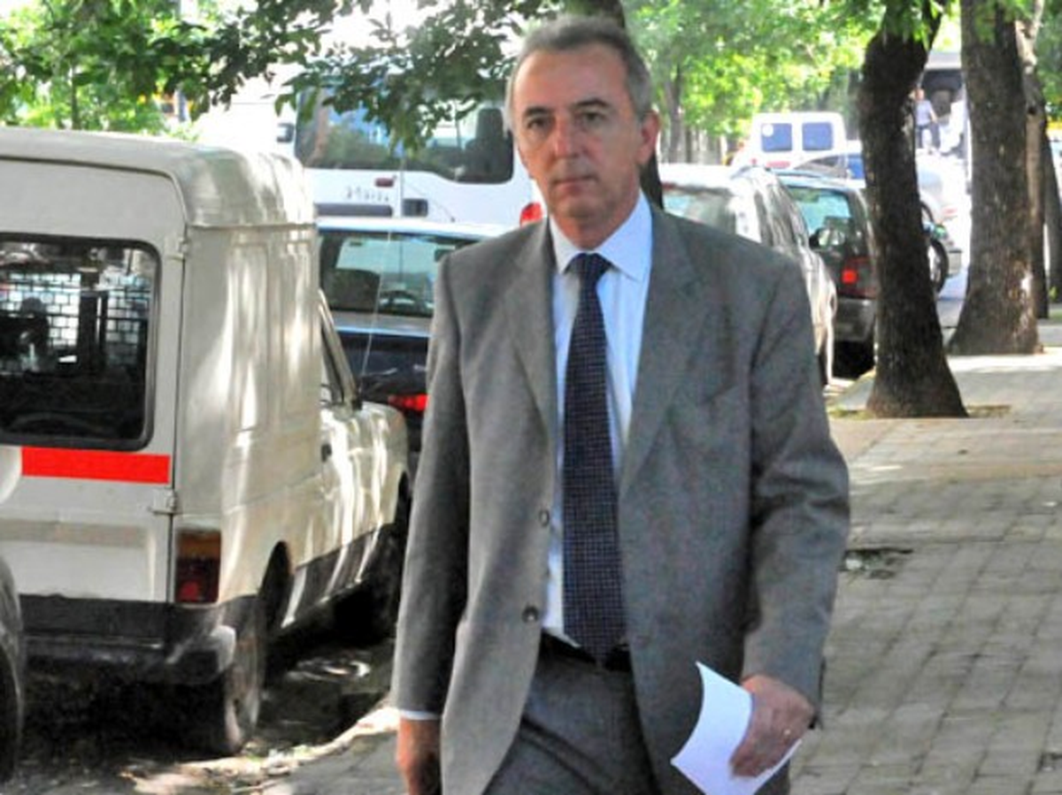 Acusado en tres causas. Acusado en tres causas.