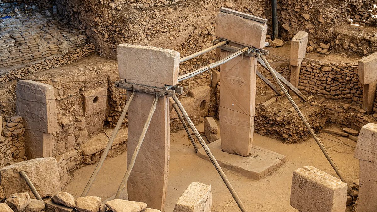 El santuario de Göbekli Tepe es el más antiguo del mundo de 11.000 años y que reescribió la historia de la humanidad. El santuario de Göbekli Tepe es el más antiguo del mundo de 11.000 años y que reescribió la historia de la humanidad.