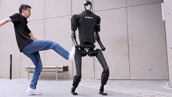 El robot H1 de China que bailó por el Año Nuevo de ese país. El robot H1 de China que bailó por el Año Nuevo de ese país.