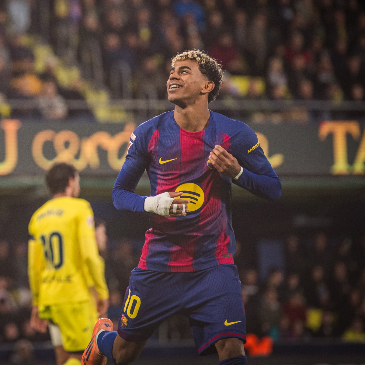 El jugador de Barcelona y la Selecci&oacute;n de Espa&ntilde;a se mostr&oacute; en su casa junto a sus premios m&aacute;s importantes vistiendo una camiseta de un seleccionado sudamericano.