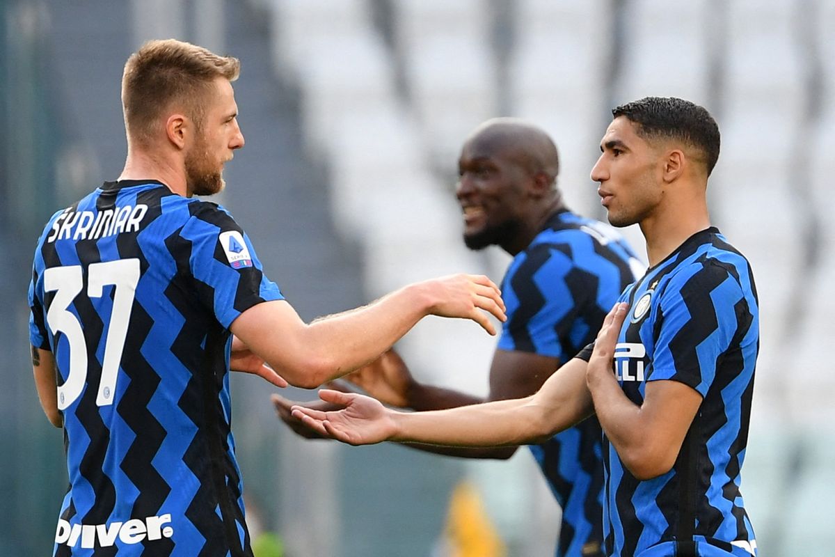 Achraf Hakimi y Milan Škriniar, en su etapa en el Inter, dos de los nombres que aparecen mencionados en el escándalo que sacude a la Serie A. Achraf Hakimi y Milan Škriniar, en su etapa en el Inter, dos de los nombres que aparecen mencionados en el escándalo que sacude a la Serie A.
