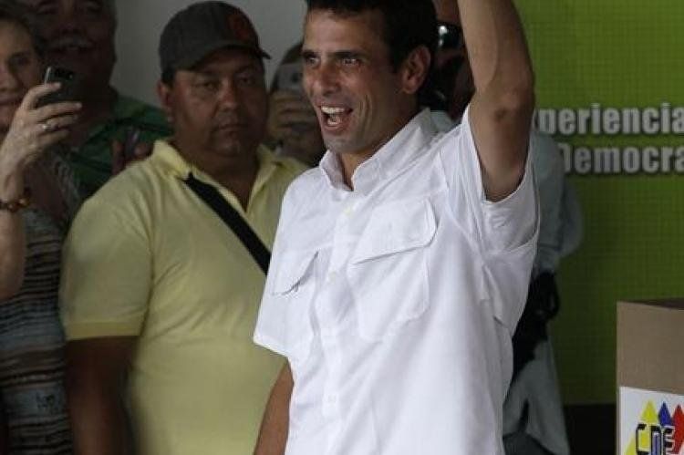 Henrique Capriles en el centro de votación, en Baruta.